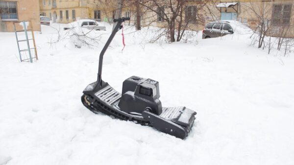 Motosnowboard_electric snowboard_moto snowboard_power snowboard_mattracks_power board_black daimond_1