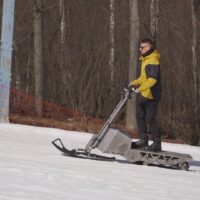 The world’s first standing electric snowmobile_2